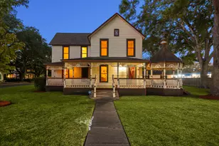 816 W Adoue St, Alvin, TX 77511 - Photo 33