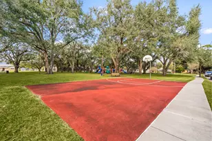 816 W Adoue St, Alvin, TX 77511 - Photo 43