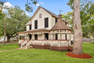 816 W Adoue St, Alvin, TX 77511 - Photo 3