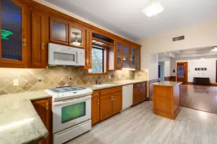 816 W Adoue St, Alvin, TX 77511 - Photo 13