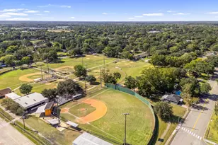 816 W Adoue St, Alvin, TX 77511 - Photo 47