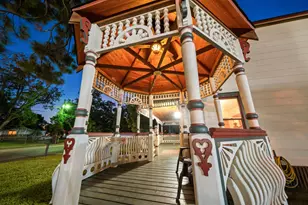 816 W Adoue St, Alvin, TX 77511 - Photo 35