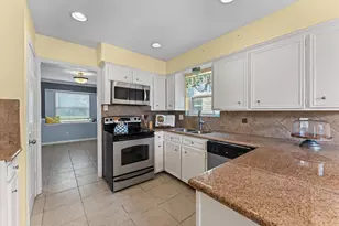 427 Whitecap Dr, El Lago, TX 77586 - Photo 5