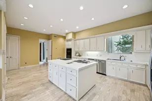 8800 Woodway Dr, Houston, TX 77063 - Photo 9