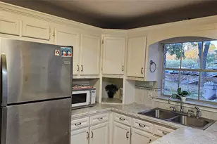 1525 Calvit St, Hempstead, TX 77445 - Photo 5