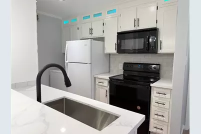 2626 Holly Hall Street #1208, Houston, TX 77054 - Photo 9