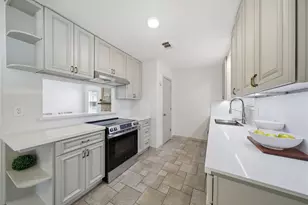 10423 Alcott Dr, Houston, TX 77043 - Photo 11