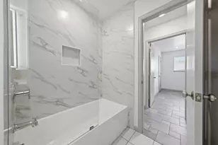10423 Alcott Dr, Houston, TX 77043 - Photo 15