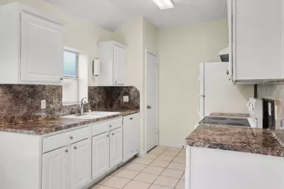 135 Kellyn Oaks Drive, Conroe, TX 77306 - Photo 11