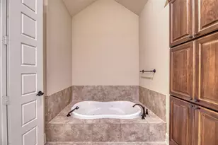 107 Lake View Loop, Fulshear, TX 77441 - Photo 23