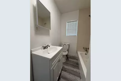 17 E James Street, Baytown, TX 77520 - Photo 9