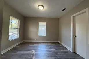 17 E James St, Baytown, TX 77520 - Photo 7