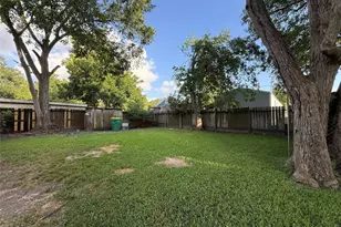 17 E James St, Baytown, TX 77520 - Photo 17