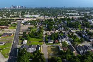 421 E 34th St, Houston, TX 77018 - Photo 1