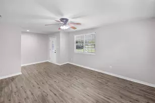 16766 Lake Cir, Conroe, TX 77302 - Photo 5
