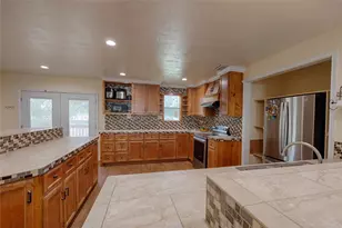 113 Thiele Dr, Yoakum, TX 77995 - Photo 3