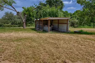 113 Thiele Dr, Yoakum, TX 77995 - Photo 27