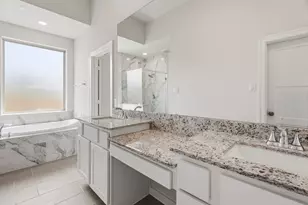 18130 Sunlit Oasis Dr, Webster, TX 77598 - Photo 9