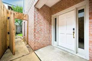 911 Birdsall St, Houston, TX 77007 - Photo 3