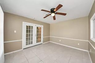 811 Hillcrest Dr, Conroe, TX 77301 - Photo 13