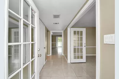 811 Hillcrest Drive, Conroe, TX 77301 - Photo 11