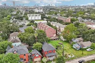 108 W 10th 1/2 St, Houston, TX 77008 - Photo 21