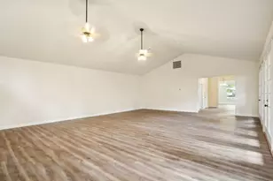 108 W 10th 1/2 St, Houston, TX 77008 - Photo 7