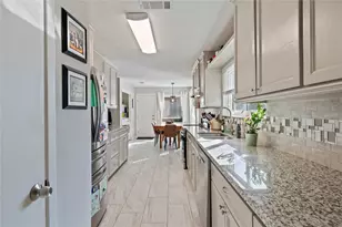 408 Broadmoor St, Friendswood, TX 77546 - Photo 7