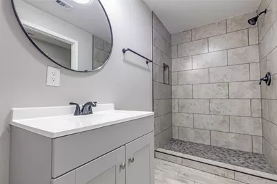 6038 Glenhurst Drive, Houston, TX 77033 - Photo 17
