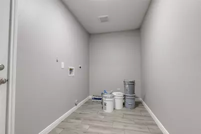 6038 Glenhurst Drive, Houston, TX 77033 - Photo 13