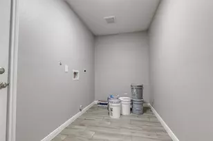 6038 Glenhurst Dr, Houston, TX 77033 - Photo 13