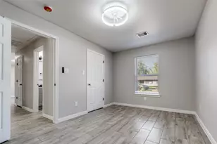 6038 Glenhurst Dr, Houston, TX 77033 - Photo 19