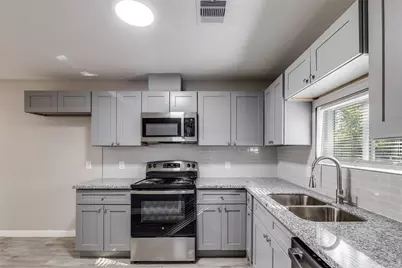 6038 Glenhurst Drive, Houston, TX 77033 - Photo 11