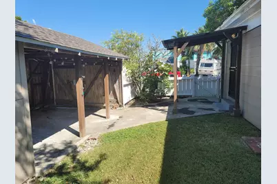 2301 45th Street, Galveston, TX 77551 - Photo 11