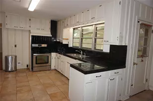 2211 Hialeah Dr, Houston, TX 77018 - Photo 9