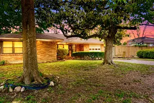 2211 Hialeah Dr, Houston, TX 77018 - Photo 3