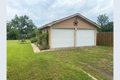 592 E Hempstead Street, Giddings, TX 78942 - Photo 33