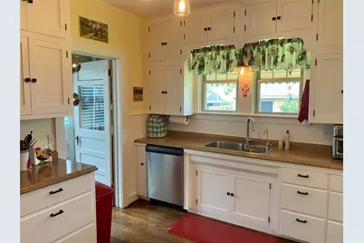 592 E Hempstead Street, Giddings, TX 78942 - Photo 9