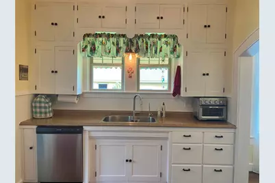 592 E Hempstead Street, Giddings, TX 78942 - Photo 11