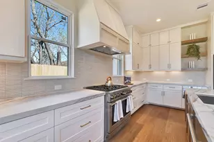 1825 Huge Oaks St, Houston, TX 77055 - Photo 27