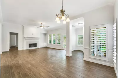 30 Vista Cove Circle, The Woodlands, TX 77381 - Photo 5