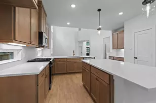 703 Campbell Xing Ct, Willis, TX 77318 - Photo 3