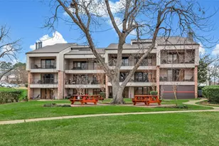 1000 April Sound Blvd, Conroe, TX 77356 - Photo 9