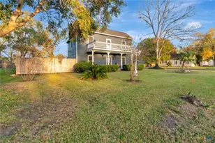411 S Washington St, El Campo, TX 77437 - Photo 1