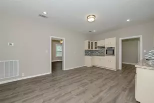 203 N Texas St, Madisonville, TX 77864 - Photo 17