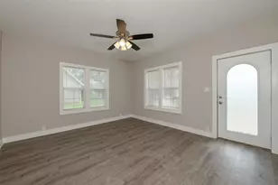 203 N Texas St, Madisonville, TX 77864 - Photo 7