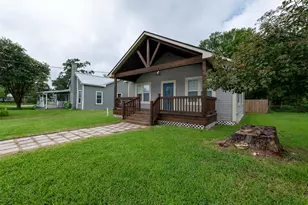 203 N Texas St, Madisonville, TX 77864 - Photo 1