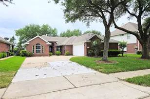 4018 Crystal Lake Circle N, Pearland, TX 77584 - Photo 7