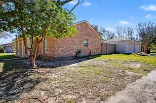 2102 Round Lake Dr, Houston, TX 77077 - Photo 3