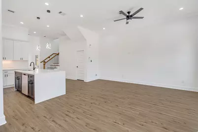 5642 Hirondel Street, Houston, TX 77033 - Photo 7